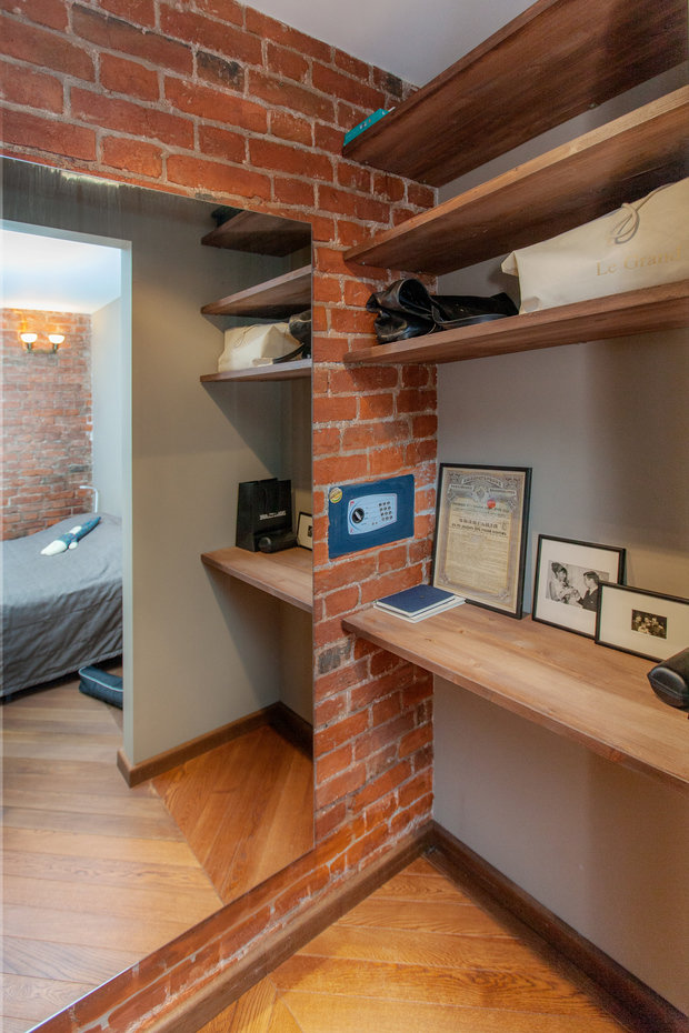 Фотография: Прихожая в стиле Лофт, Квартира, Студия, Проект недели, Красный, Коричневый – фото на INMYROOM