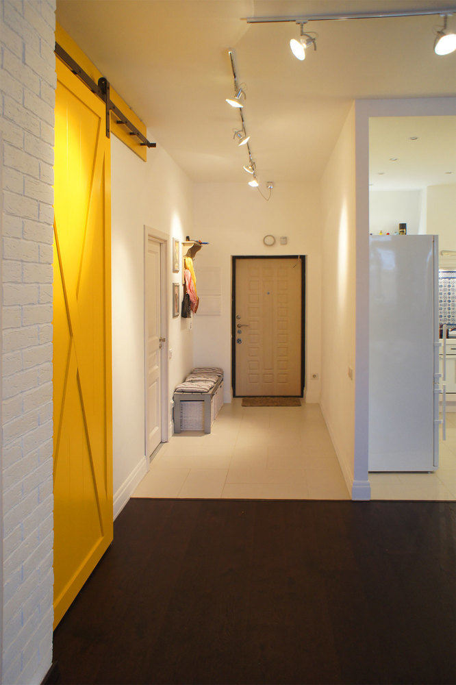 Фотография: Прихожая в стиле Современный, Скандинавский, Эклектика, Квартира, Белый, Проект недели, Голубой, Интервью – фото на INMYROOM