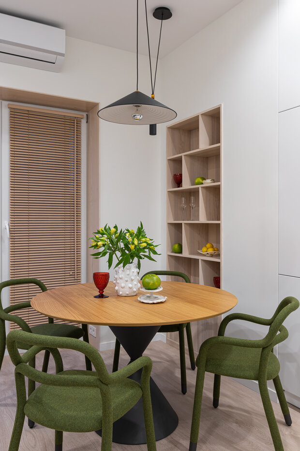 Фотография: Кухня и столовая в стиле Современный, Минимализм, Проект дня, Таунхаус, 3 комнаты, Более 90 метров, Алена Николаева – фото на INMYROOM