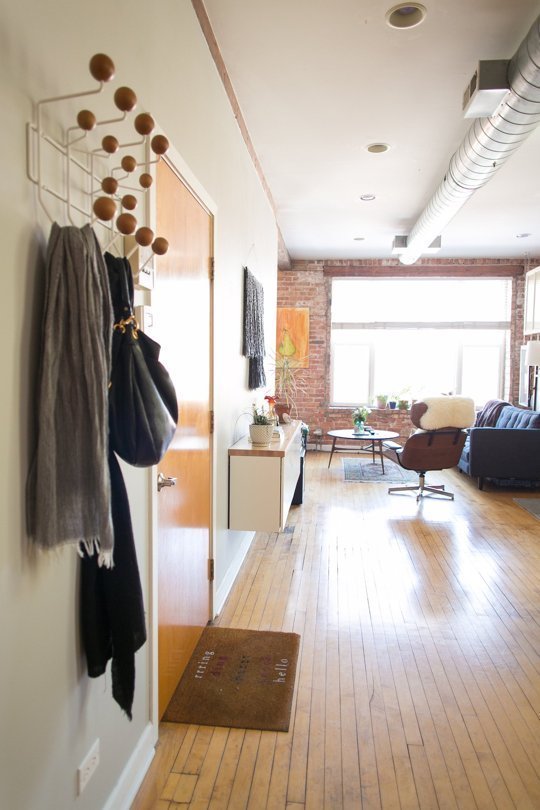 Фотография: Прихожая в стиле Лофт, Скандинавский, Современный, Декор интерьера, Малогабаритная квартира, Квартира, Советы – фото на INMYROOM