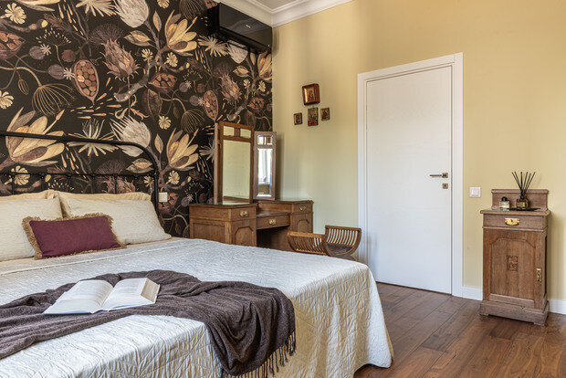 Фотография: Спальня в стиле Эклектика, Винтажный, Квартира, Проект дня, Москва, Сталинка, Кирпичный дом, 3 комнаты, 60-90 метров, эклектичный с элементами этники и современного дизайна, Екатерина Евтихиева – фото на INMYROOM