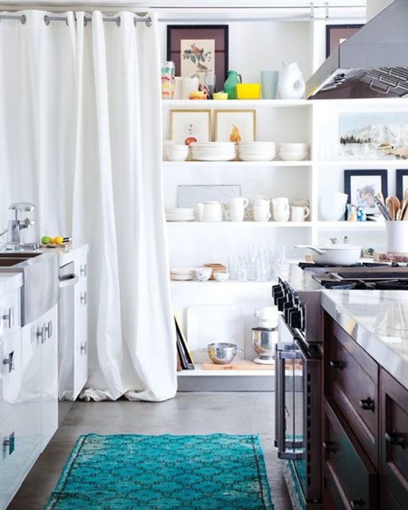 Фотография: Кухня и столовая в стиле Современный, Декор интерьера, Дом, Декор дома, Системы хранения, Шторы – фото на INMYROOM Фотография: Кухня и столовая в стиле Современный, Декор интерьера, Дом, Декор дома, Системы хранения, Шторы – фото на INMYROOM