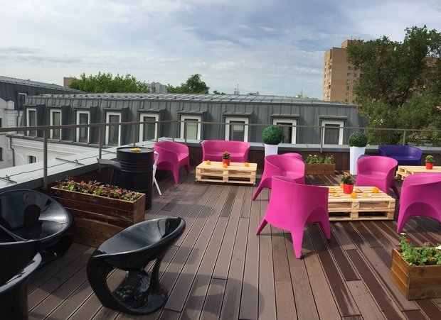 Фото из портфолио Оформление веранды флагманского шоу-рума дизайнерской мебели COSMORELAX – фотографии дизайна интерьеров на INMYROOM