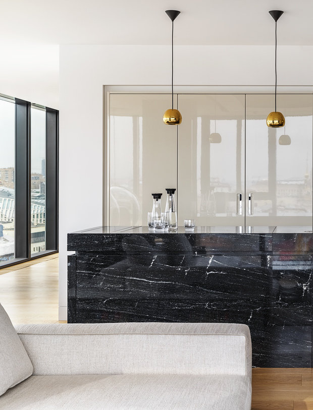 Фотография: Кухня и столовая в стиле Хай-тек, Проект недели, Москва, Более 90 метров, #эксклюзивныепроекты, ЖК «Легенда Цветного», Ab-architects – фото на INMYROOM