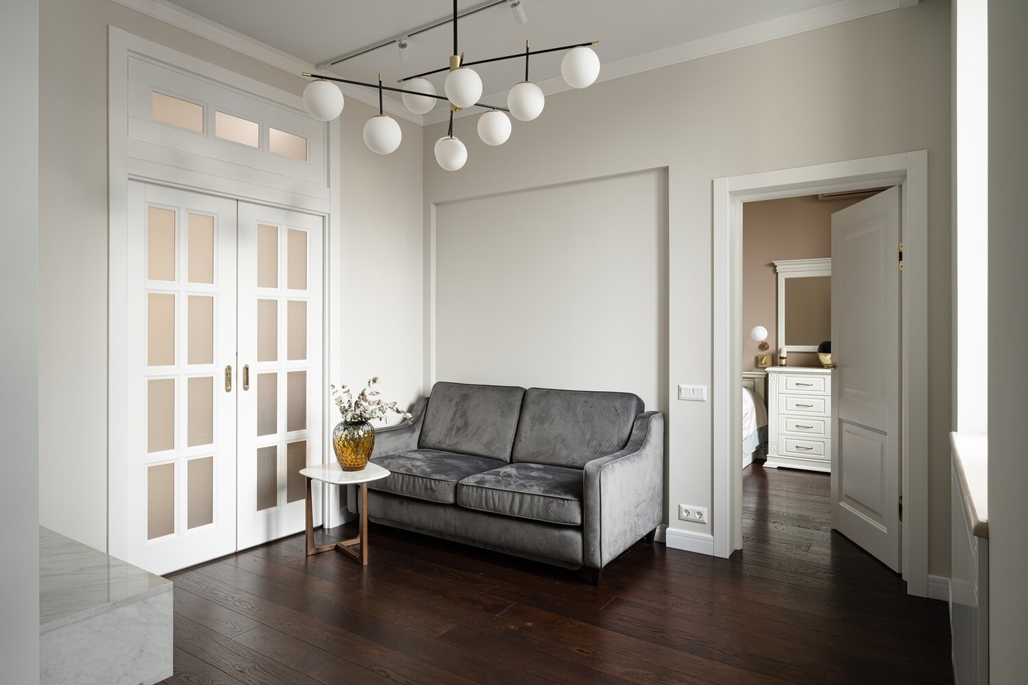 Фотография: Гостиная в стиле Классический, Современный, Минимализм, Квартира, Проект недели, Москва, Сталинка, 3 комнаты, 40-60 метров, UN Buro, Анастасия Потапова – фото на INMYROOM