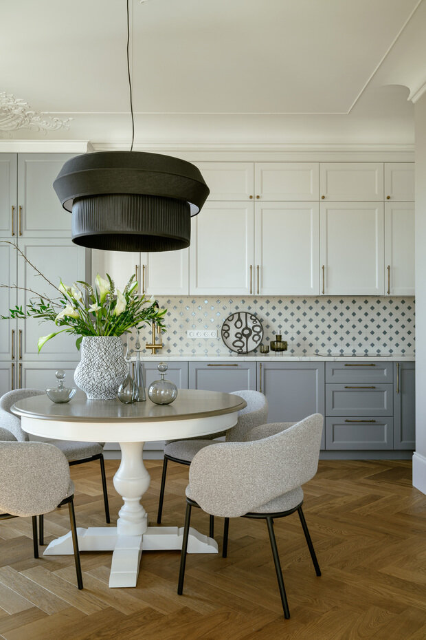 Фотография: Кухня и столовая в стиле Классический, Современный, Эклектика, Квартира, Проект дня, Монолитный дом, 4 и больше, Более 90 метров, современный с элементами классики и роскоши, Тата Шушнина – фото на INMYROOM