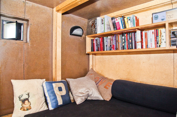 Фотография: Гостиная в стиле Лофт, Малогабаритная квартира, Квартира, Дома и квартиры, Квартиры – фото на INMYROOM