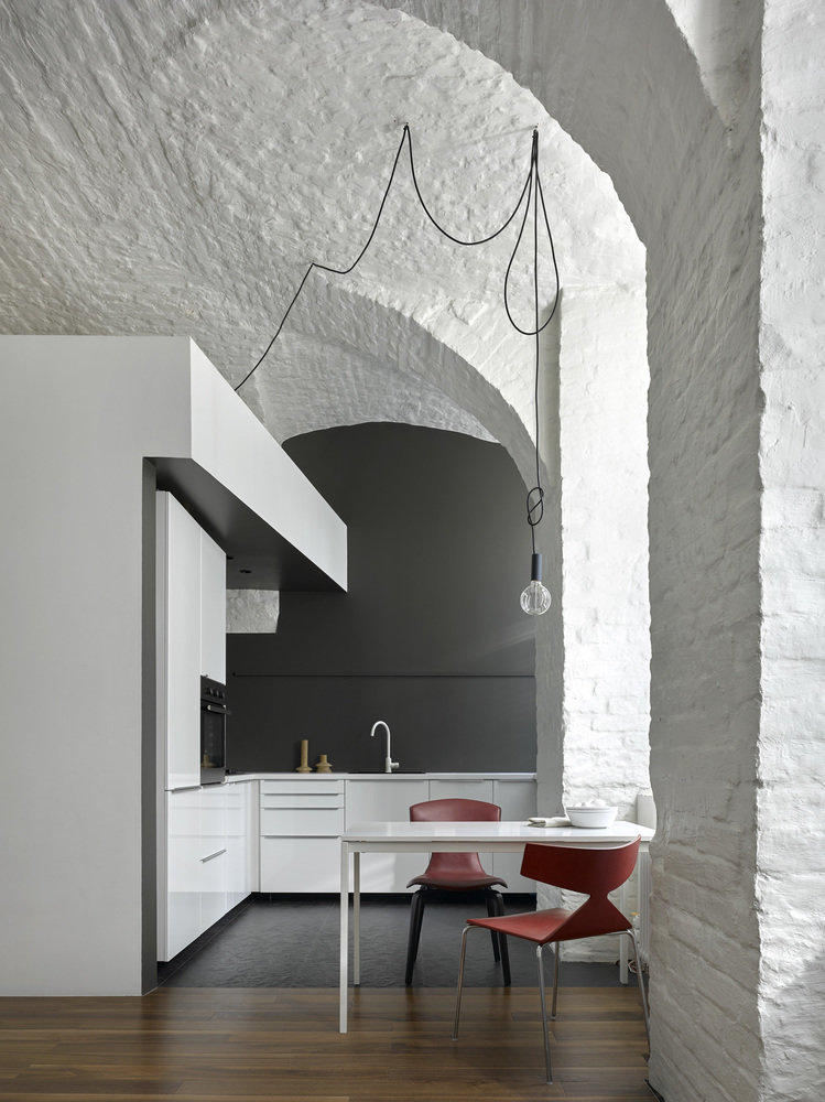 Фотография: Кухня и столовая в стиле Лофт, Минимализм, Квартира, Проект недели, Москва, Старый фонд, 3 комнаты, 60-90 метров, Арсений Борисенко, za bor – фото на INMYROOM Фотография: Кухня и столовая в стиле Лофт, Минимализм, Квартира, Проект недели, Москва, Старый фонд, 3 комнаты, 60-90 метров, Арсений Борисенко, za bor – фото на INMYROOM