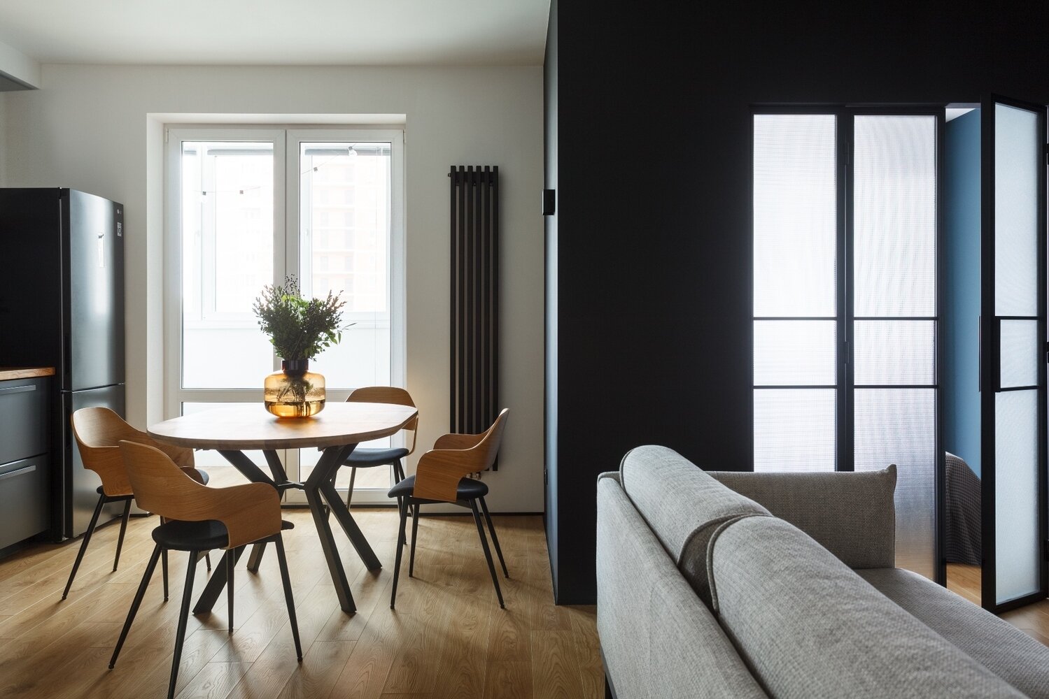 Фотография: Кухня и столовая в стиле Скандинавский, Современный, Малогабаритная квартира, Квартира, Проект недели, Краснодар, 2 комнаты, 40-60 метров, Монолитно-кирпичный, Denish Design, Кристина Селютина – фото на INMYROOM Фотография: Кухня и столовая в стиле Скандинавский, Современный, Малогабаритная квартира, Квартира, Проект недели, Краснодар, 2 комнаты, 40-60 метров, Монолитно-кирпичный, Denish Design, Кристина Селютина – фото на INMYROOM