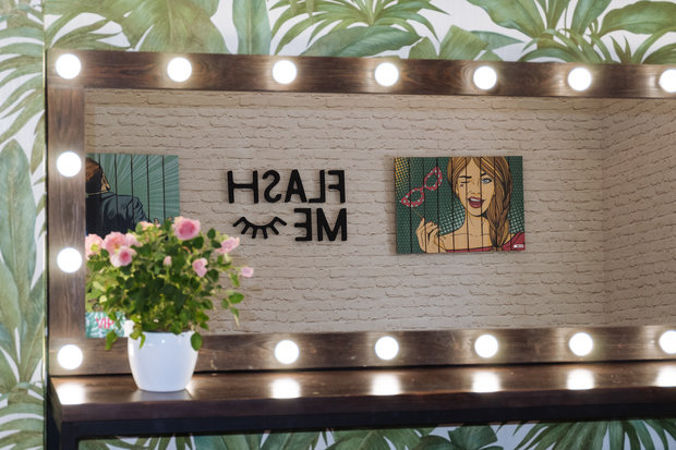 Фото из портфолио Flash Me Beauty Bar – фотографии дизайна интерьеров на INMYROOM