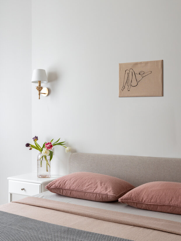 Фотография: Спальня в стиле Скандинавский, Современный, Квартира, Проект дня, Москва, Кирпичный дом, 2 комнаты, 60-90 метров, Тая Кипри – фото на INMYROOM