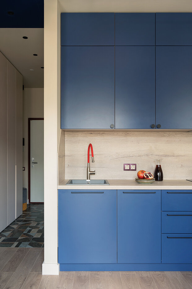 Фотография: Кухня и столовая в стиле Современный, Минимализм, Квартира, Проект дня, Москва, 2 комнаты, до 40 метров, Gromova Buro, Анна Громова – фото на INMYROOM