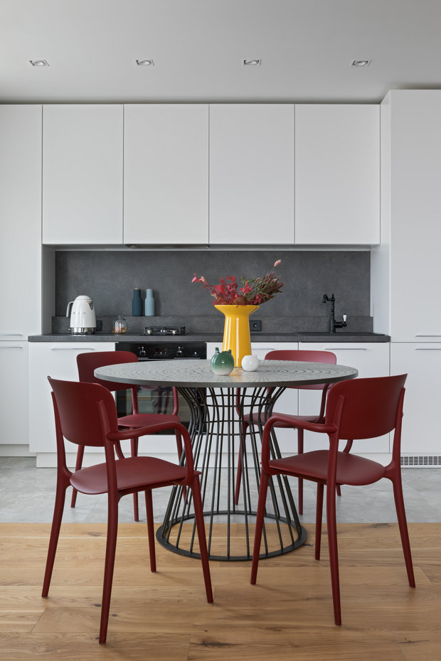 Фотография: Кухня и столовая в стиле Современный, Квартира, Студия, Проект недели, Минск, Монолитный дом, 40-60 метров, Наталья Голубович – фото на INMYROOM