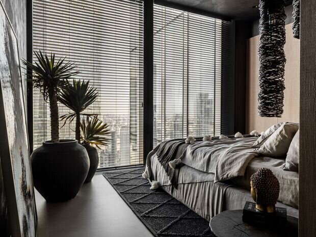 Фотография: Спальня в стиле Лофт, Современный, Эклектика, Бохо, Квартира, Проект дня, Москва, Монолитный дом, 2 комнаты, 60-90 метров, Эксклюзивные проекты, современный/роскошный, фото интерьера, дизайн интерьера фото, тренды в дизайне 2026, тренды в дизайне интерьеров 2026 – фото на INMYROOM