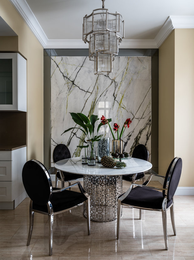Фотография: Кухня и столовая в стиле Классический, Современный, Эклектика, Квартира, Проект недели, Москва, Более 90 метров, Юлия Бортневская – фото на INMYROOM