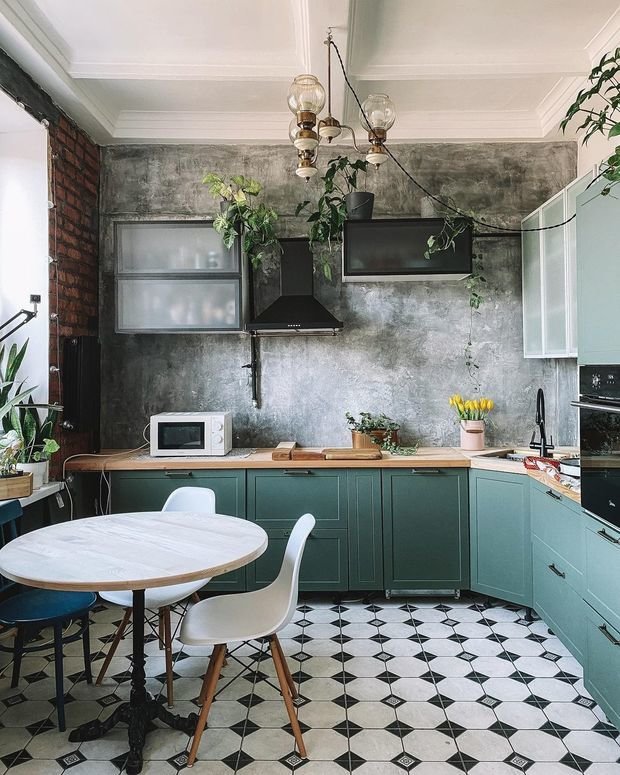 Фотография: Кухня и столовая в стиле Лофт, Ремонт на практике, ремонт сталинки – фото на INMYROOM