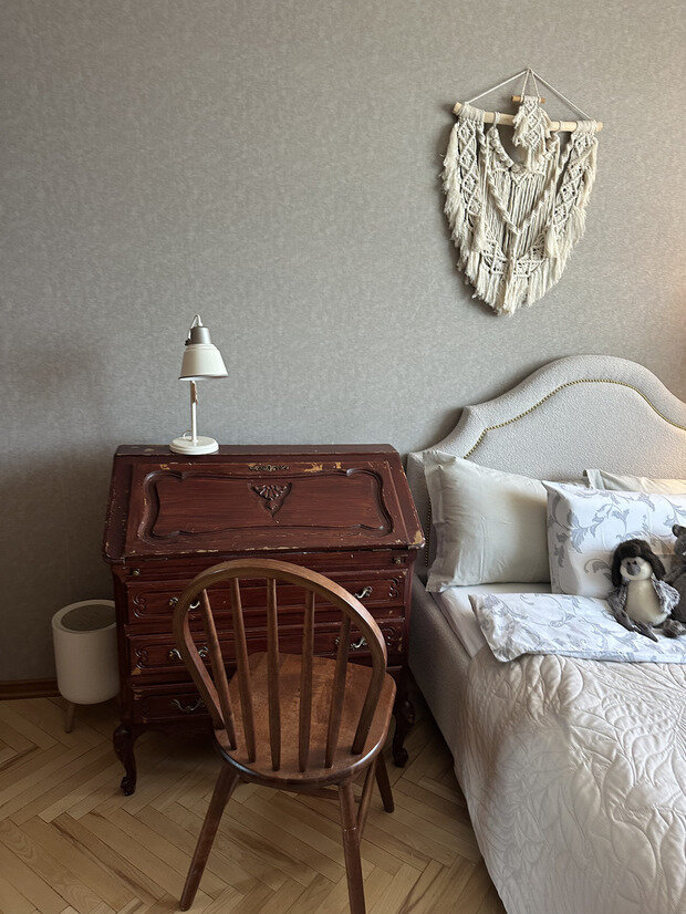 Фотография: Детская в стиле Винтажный, Интерьер комнат, Интерьерный стиль, Дизайн интерьера, Переделка, как оформить интерьер двушки, интерьер двушки, как обустроить двушку для молодой семьи, дизайн двухкомнатной квартиры в панельном доме, до и после, панелька, переделка типовой квартиры, переделка панельки, интерьер панельки – фото на INMYROOM