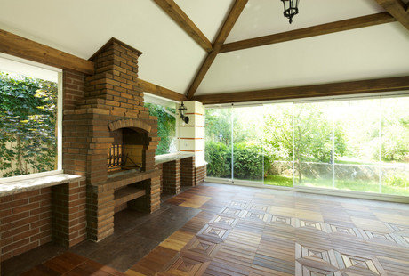 Беседка на приусадебном участке.