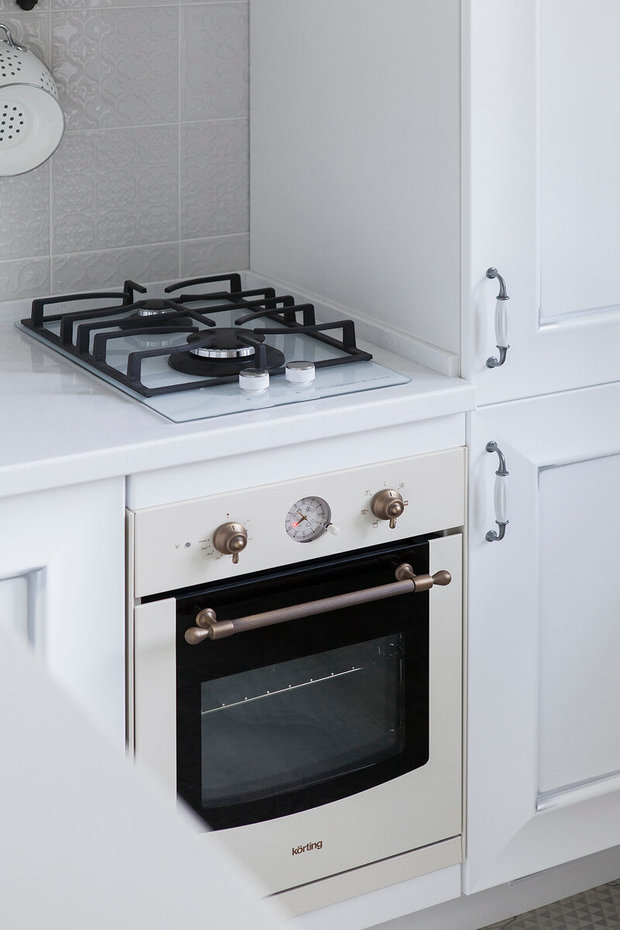 Фотография: Кухня и столовая в стиле Эклектика, Малогабаритная квартира – фото на INMYROOM