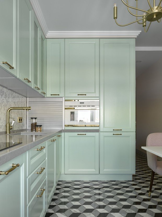 Интерьер кухни в стиле современный с элементами классический