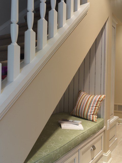 Фотография: в стиле Классический, Современный, Гардеробная, Декор интерьера, Хранение, Декор дома, Лестница, Гардероб – фото на INMYROOM Фотография: в стиле Классический, Современный, Гардеробная, Декор интерьера, Хранение, Декор дома, Лестница, Гардероб – фото на INMYROOM