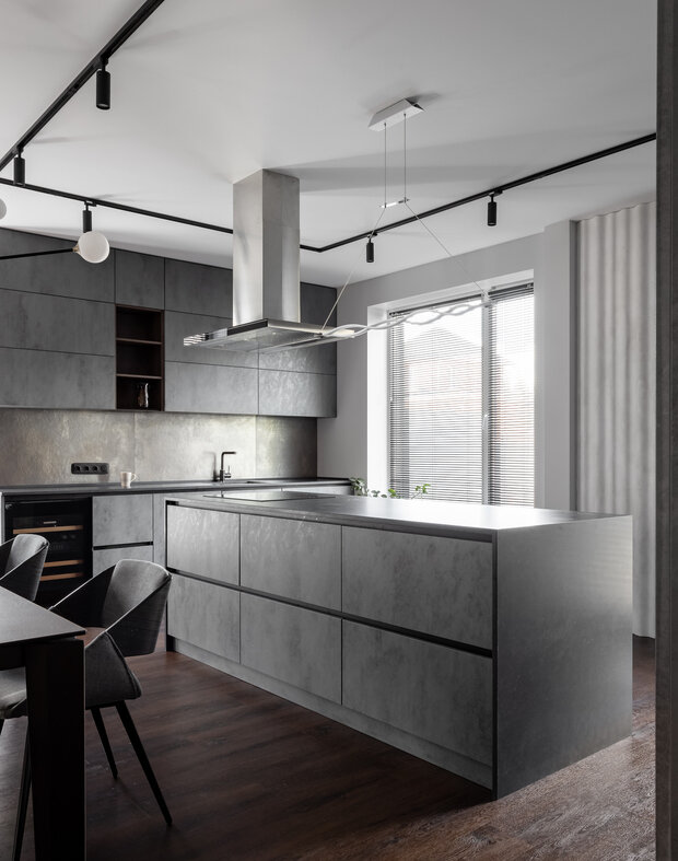 Фотография: Кухня и столовая в стиле Современный, Минимализм, Дом, Проект недели, Дом и дача, 4 и больше, Более 90 метров, Челябинская область, Денис Тарасенко, Олеся Тарасенко – фото на INMYROOM
