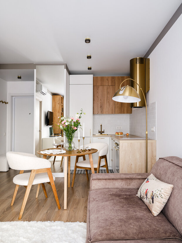 Фотография: Кухня и столовая в стиле Современный, Малогабаритная квартира, Квартира, Проект дня, Красногорск, Московская область, 1 комната, до 40 метров, Ольга Мирзабаева, современный с элементами классики и роскоши, Дарья Постникова – фото на INMYROOM