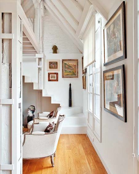 Фотография: Прихожая в стиле Прованс и Кантри, Декор интерьера, Квартира, Терраса, Дома и квартиры, Лестница, Картины, Балки – фото на INMYROOM