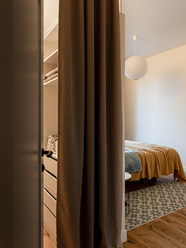 Фотография: Спальня в стиле Современный, Джапанди, Квартира, Проект дня, Екатеринбург, 2 комнаты, 60-90 метров, Анастасия Заркуа – фото на INMYROOM