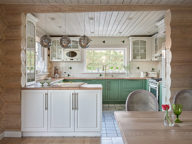 Фотография: Кухня и столовая в стиле Прованс и Кантри, Эклектика, Винтажный, Дом, Проект недели, Дом и дача, Ирина Васильева, 4 и больше, Более 90 метров, студия SVETLITSA, Калязин, Александра Лапина – фото на INMYROOM