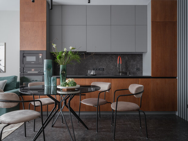 Фотография: Кухня и столовая в стиле Современный, Минимализм, Квартира, Проект недели, Москва, Монолитный дом, 3 комнаты, 60-90 метров, «По-другому» – фото на INMYROOM