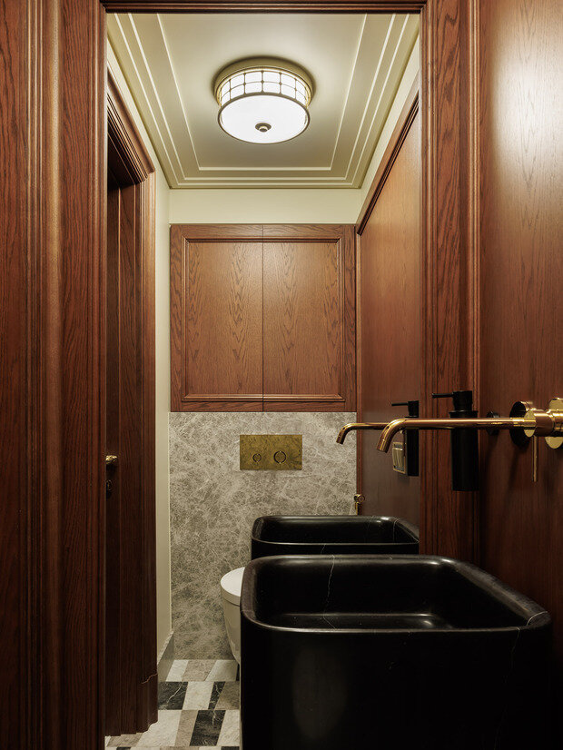 Фотография: Ванная в стиле Классический, Современный, Эклектика, Квартира, Проект дня, Санкт-Петербург, Кирпичный дом, 4 и больше, Более 90 метров, Эксклюзивные проекты, современный с элементами классики и роскоши, Елена Куртина, Жанна Тульнова – фото на INMYROOM