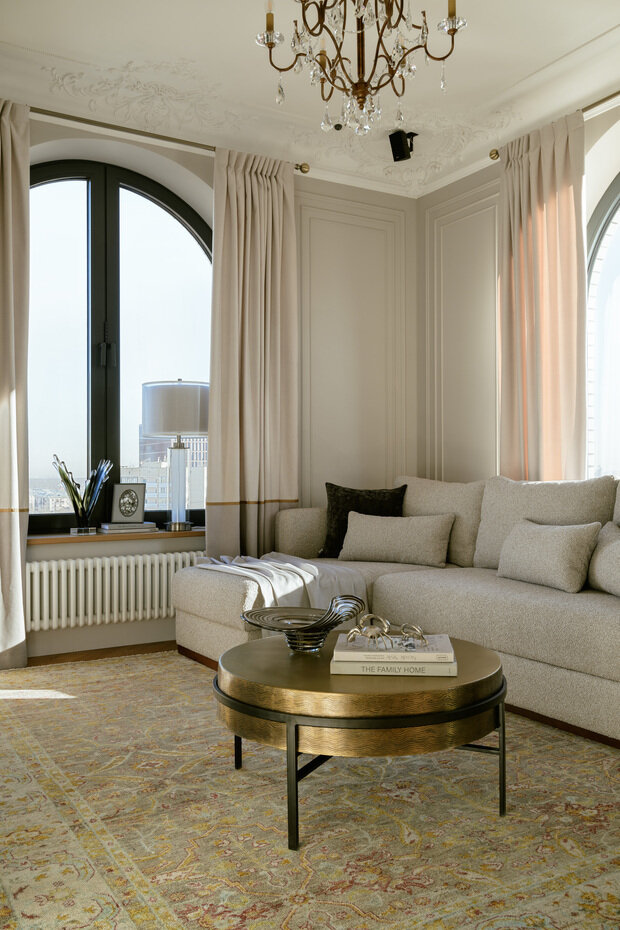 Фотография: Гостиная в стиле Классический, Современный, Эклектика, Квартира, Проект дня, Монолитный дом, 4 и больше, Более 90 метров, современный с элементами классики и роскоши, Тата Шушнина – фото на INMYROOM