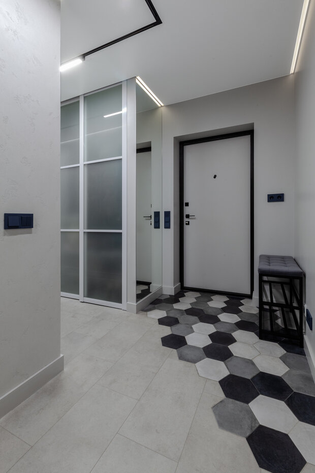 Фотография: Прихожая в стиле Современный, Квартира, Проект дня, Новосибирск, 4 и больше, 60-90 метров, Монолитно-кирпичный, Лиана Акопян – фото на INMYROOM