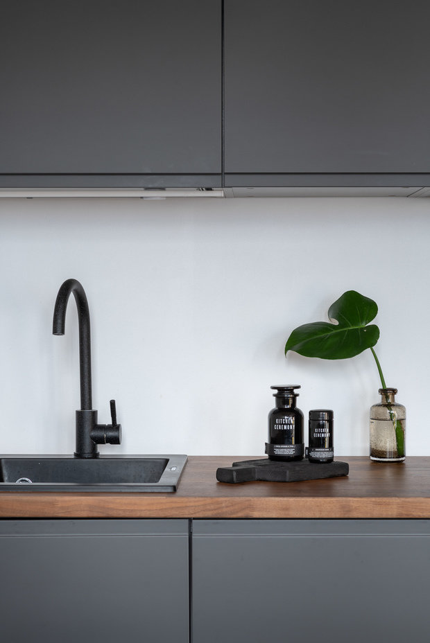 Фотография: Кухня и столовая в стиле Скандинавский, Современный, Квартира, Проект дня, Москва, 2 комнаты, 40-60 метров, Huge Studio – фото на INMYROOM