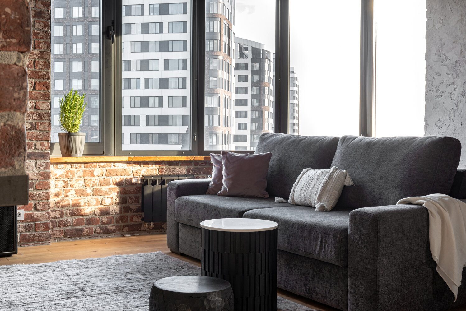 Фотография: Гостиная в стиле Лофт, Кухня и столовая, Квартира, Проект недели, Москва, Наталья Яшузакова – фото на INMYROOM Фотография: Гостиная в стиле Лофт, Кухня и столовая, Квартира, Проект недели, Москва, Наталья Яшузакова – фото на INMYROOM