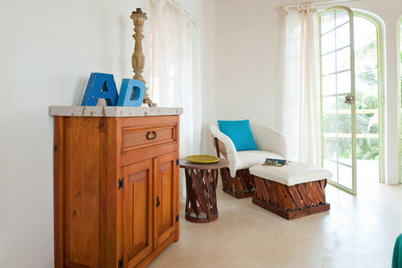 Фотография: Мебель и свет в стиле Прованс и Кантри, Цвет в интерьере, Дома и квартиры, Городские места, Отель, Подушки, Мексика – фото на INMYROOM