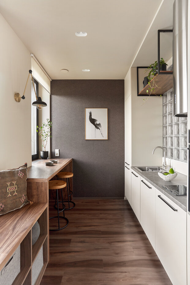 Фотография: Кухня и столовая в стиле Современный, Малогабаритная квартира, Квартира, Проект дня, Москва, 2 комнаты, до 40 метров, Монолитно-кирпичный, Анна Малютина, современный с элементами этники – фото на INMYROOM