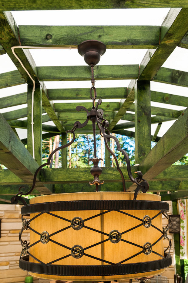 Фотография: Мебель и свет в стиле Прованс и Кантри, Кухня и столовая, Дом, Дома и квартиры, Камин, Беседка – фото на INMYROOM