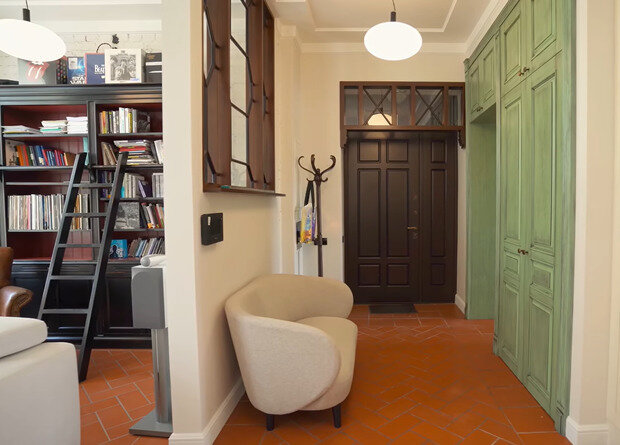 Фотография: Прихожая в стиле Современный, Эклектика, Винтажный, Квартира, Проект дня, Москва, Кирпичный дом, 3 комнаты, 60-90 метров, Сабина Неровня, современный с элементами классики и лофта – фото на INMYROOM