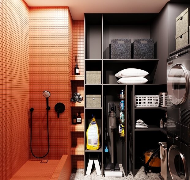 Напротив постирочной обустроили мини-душевую для мытья собаки, а также для хозяйственных нужд. Это очень удобно.