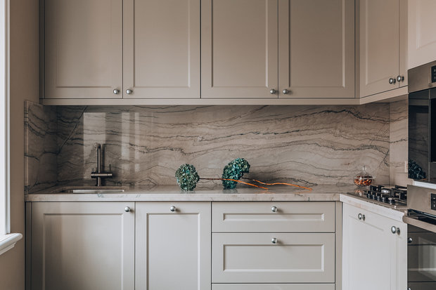 Фотография: Кухня и столовая в стиле Классический, Современный, Квартира, Проект недели, Санкт-Петербург, 3 комнаты, 60-90 метров, Наталья Комова – фото на INMYROOM