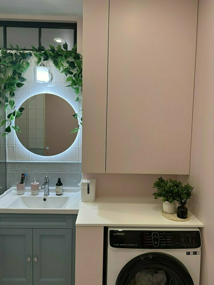 Фотография: в стиле , Квартира, Интерьер комнат, Интерьерный стиль, Дизайн интерьера, Переделка, перепланировка в брежневке, зонирование кухни в хрущевке, планировка узкой кухни в хрущевке, брежневка, интерьер брежневки, переделка хрущевки, Хрущевка, интерьер хрущевки, как обновить хрущевку, ванна в хрущёвке, кухня в хрущёвке, ремонт в хрущёвке – фото на INMYROOM