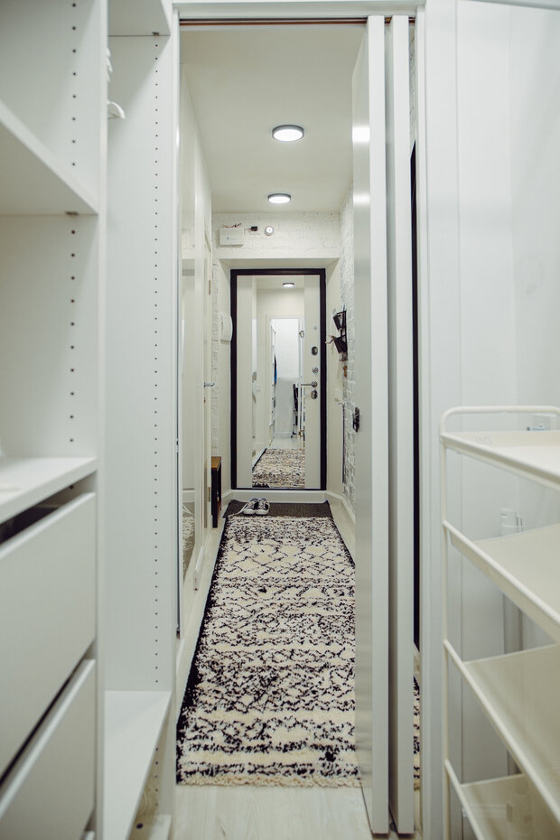 Фотография: Гардеробная в стиле Скандинавский, Лофт, Малогабаритная квартира, Квартира, Проект недели, Москва, Хрущевка, Кирпичный дом, 2 комнаты, до 40 метров, Павел Фотеев – фото на INMYROOM