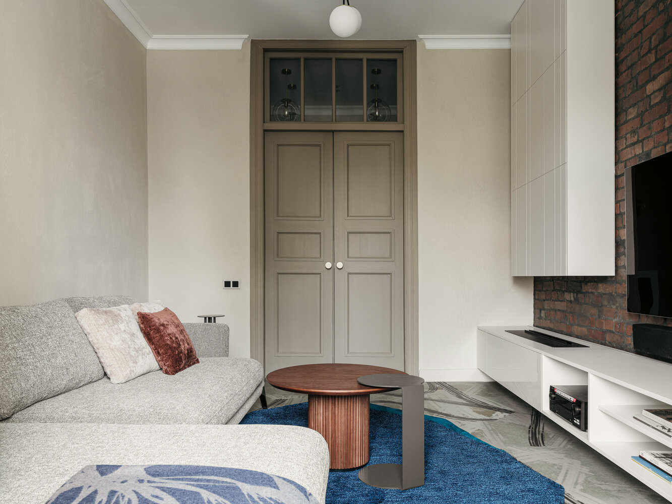 Фотография: Гостиная в стиле Современный, Квартира, Проект дня, Новосибирск, Сталинка, Кирпичный дом, 2 комнаты, 40-60 метров, Татьяна Лейтан, Винтажный, Leytan Design – фото на INMYROOM Фотография: Гостиная в стиле Современный, Квартира, Проект дня, Новосибирск, Сталинка, Кирпичный дом, 2 комнаты, 40-60 метров, Татьяна Лейтан, Винтажный, Leytan Design – фото на INMYROOM