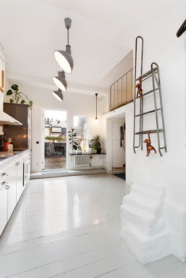 Фотография: Кухня и столовая в стиле Скандинавский, Малогабаритная квартира, Квартира, Швеция, Цвет в интерьере, Дома и квартиры, Белый – фото на INMYROOM Фотография: Кухня и столовая в стиле Скандинавский, Малогабаритная квартира, Квартира, Швеция, Цвет в интерьере, Дома и квартиры, Белый – фото на INMYROOM