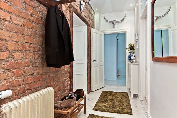 Фотография: Прихожая в стиле Скандинавский, Советы, Ремонт на практике, косметический ремонт, хранение в прихожей, свет в прихожей – фото на INMYROOM