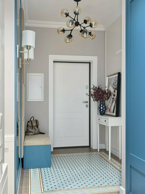 Интерьер прихожей в современном стиле с синими дверными панелями и геометрическим ковром