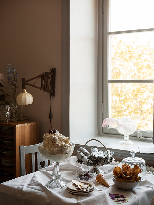 Фотография: Кухня и столовая в стиле Прованс и Кантри, Декор интерьера, Квартира, Декор, Белый, Бежевый, Розовый, 3 комнаты, 40-60 метров – фото на INMYROOM