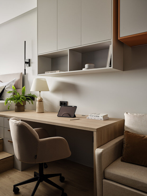 Фотография: Кабинет в стиле Современный, Малогабаритная квартира, Квартира, Проект дня, Москва, Монолитный дом, 2 комнаты, до 40 метров, Яна Гафарова – фото на INMYROOM